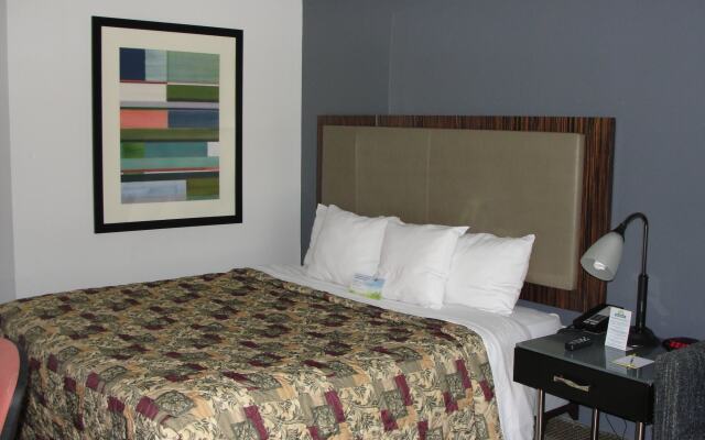 Days Inn by Wyndham Benton