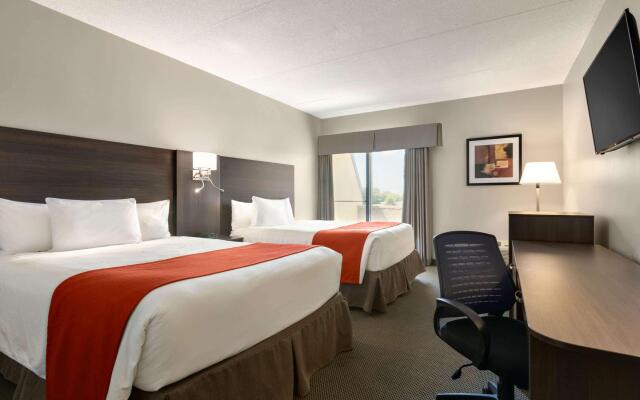 Travelodge by Wyndham Kingston LaSalle Hotel