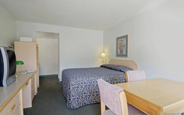 Canadas Best Value Desert Inn & Suites Cache Creek