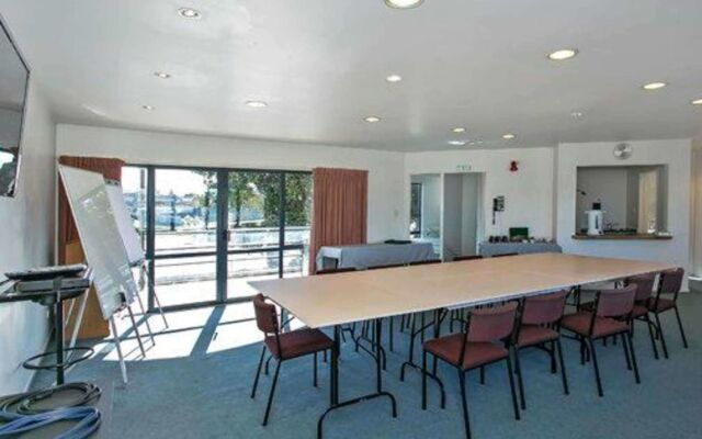 Academy Motor Inn