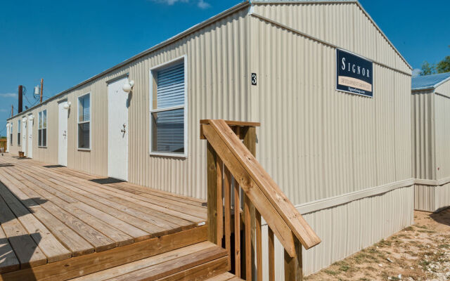 Signor Lodging - Carrizo, TX