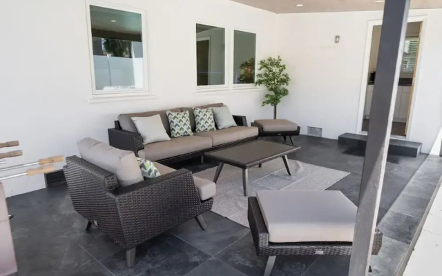 Remodeled 3BR House w Hot Tub Fenced Yard p58