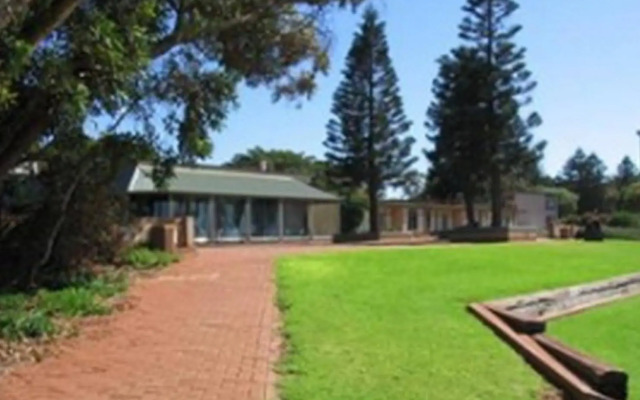 Foreshore Motor Inn