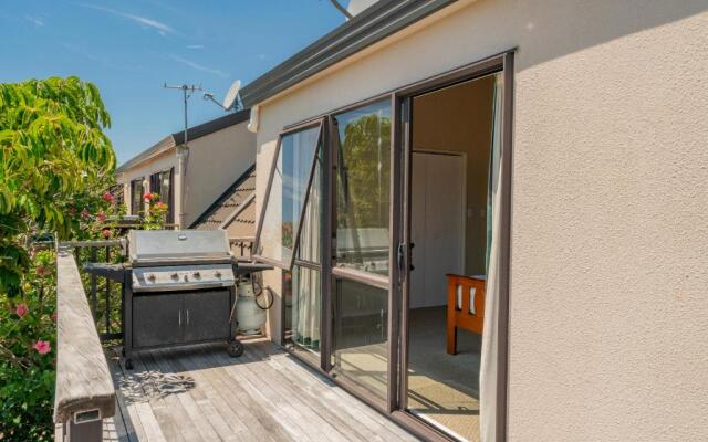 Coastal Quarters - Cooks Beach Holiday Home