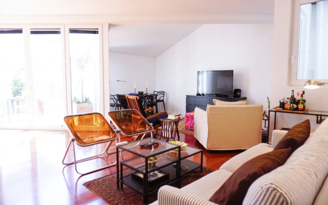 Gulbenkian Terrace Bright Luxury Apt