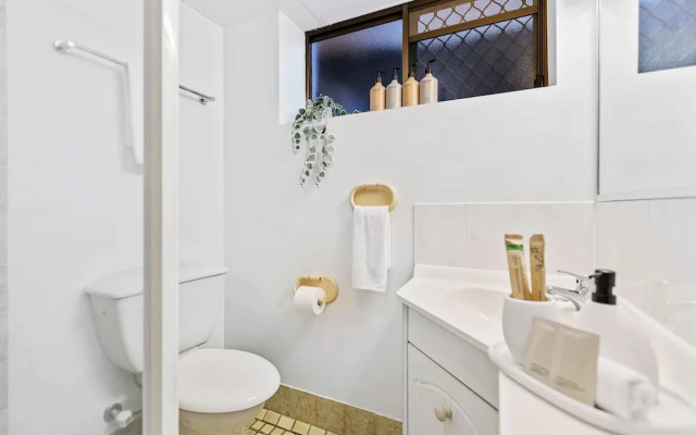 Rainforest Reef Retreat - Esplanade Ground-floor Apartment