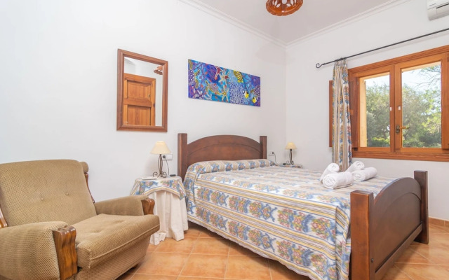 Sa Cumuna in Campos With 3 Bedrooms and 2 Bathrooms