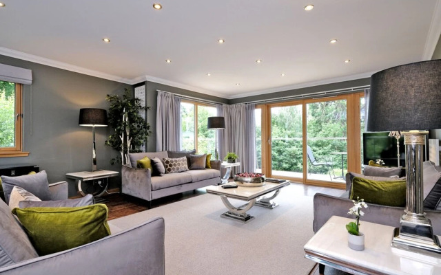 Enchanting Home With Furnished Balcony in Cults, Scotland