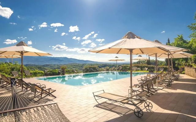 Apartment in Tuscany With Pool & Garden