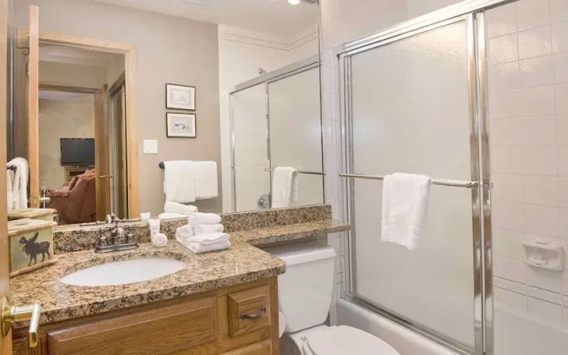 Townsend Place A205 2 Bedroom Condo by Redawning