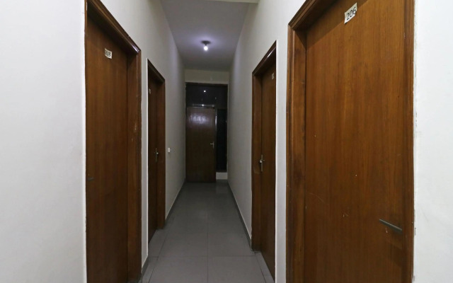 OYO 10662 Hotel Town Noida