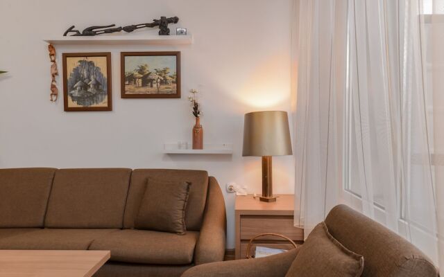 FM Deluxe 2-BDR Apartment - Our Home Is Your Home