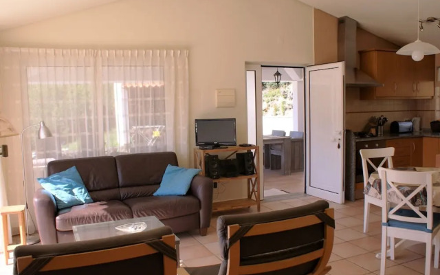 Semi-detached Home in Covas With Shared Pool
