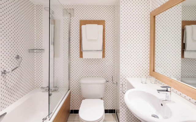 Holiday Inn London-Gatwick Airport by IHG