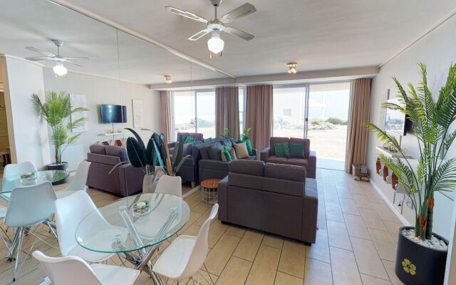 Luxury on the Beach, Lagoon Beach