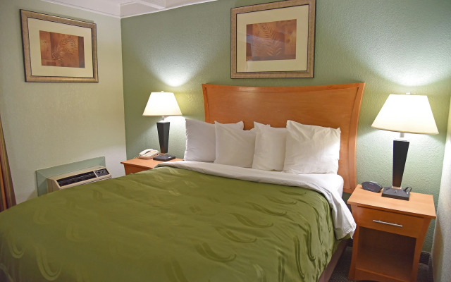 Quality Inn & Suites near I-480 and I-29