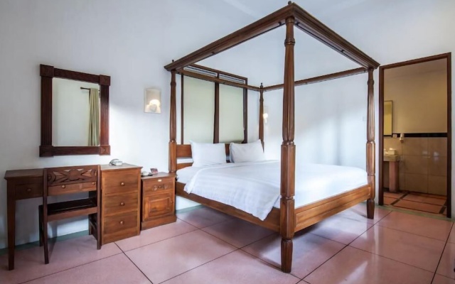 PB - 7BR - V5 & V1 7BR Private Pool Villa, Walk to Seminyak Beach – Guest Rooms – Denpasar