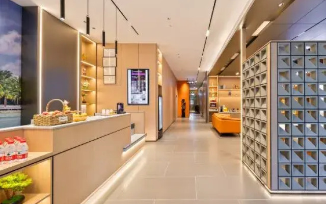 Monsoon Hotel (Qionghai Yinhai Zaliang Street)