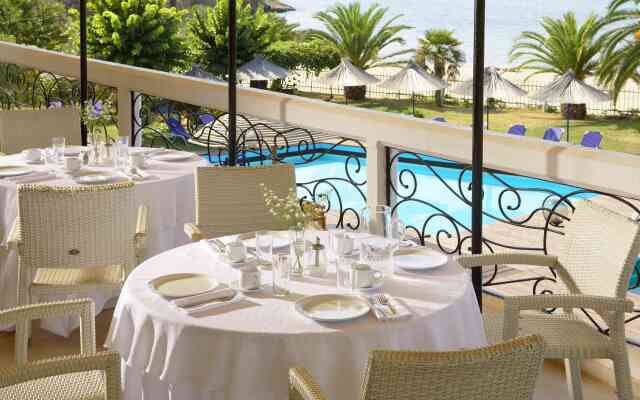 Kamari Beach Hotel