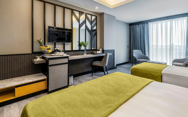 Arnor De Luxe Hotel