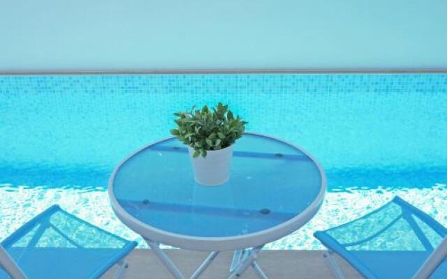 Sonja Beachfront Apartments