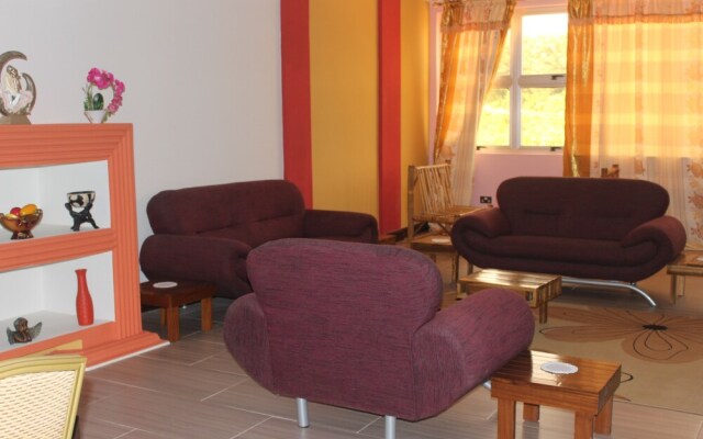 Oguaa Apartments & Lodging