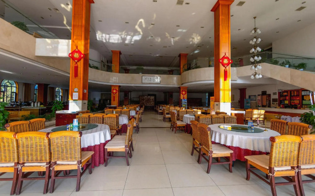 Jiayushan Lake Hot Spring Resort Hotel