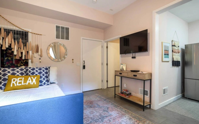 Cozy Philadelphia Studio, Near Center City!