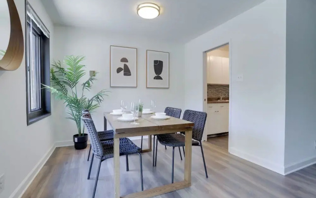 Contemporary Studio by Barton Park