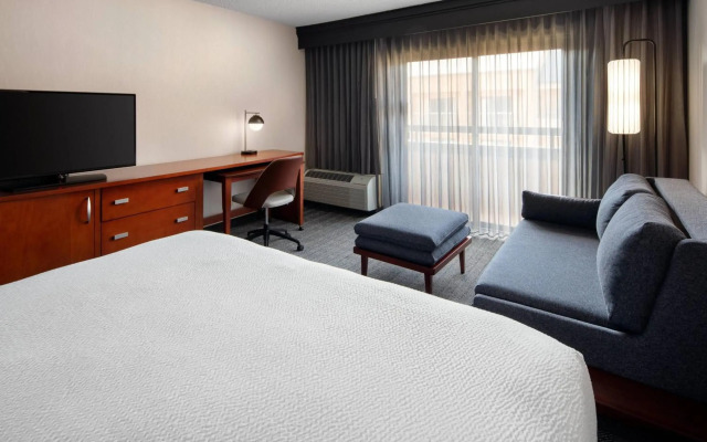 Courtyard by Marriott Bakersfield