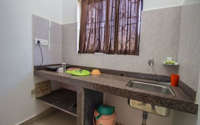 OYO 13203 Home Bright Studio Near Morjim Beach