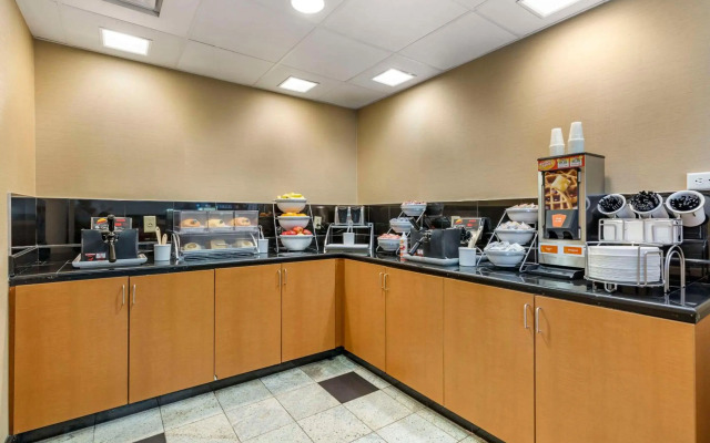 Holiday Inn Express and Suites Leesburg Historic District by IHG