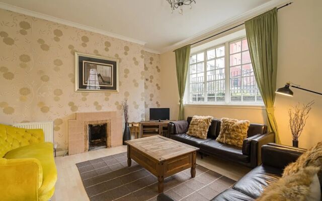 Stunning Royal Mile Old Town Apartment