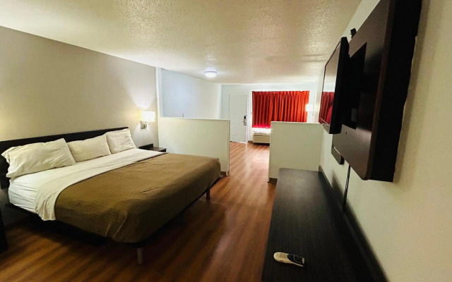 Super 7 Inn Tupelo