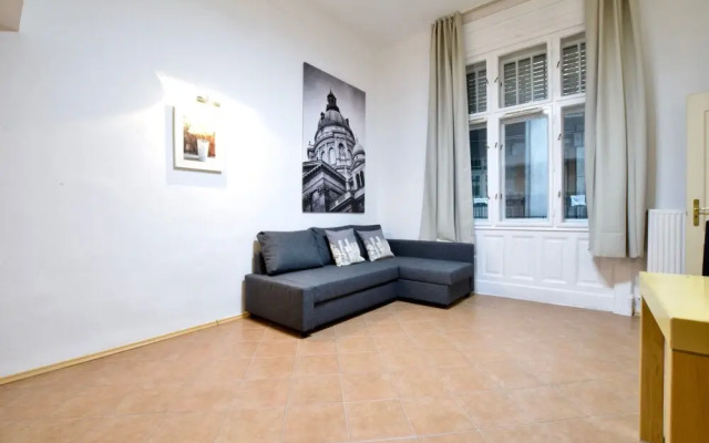Standard Apartment by Hi5 - Fővám square