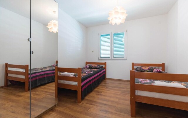 Nice Home in Klek With Wifi and 4 Bedrooms