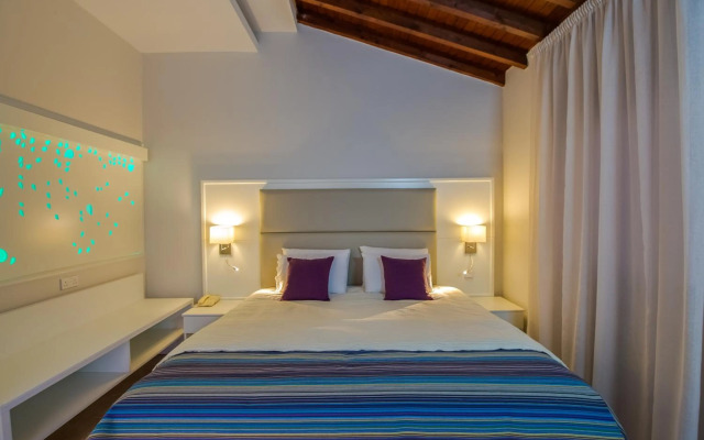 Myroandrou Beach Apartments