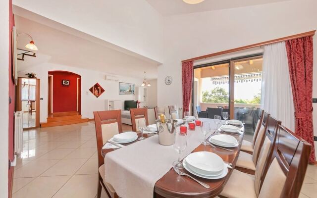 Charming 6-bed Villa in Vižinada
