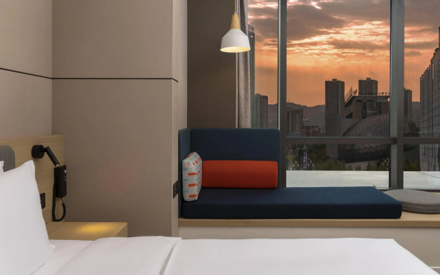 Holiday Inn Express Chongqing Caiyun Lake