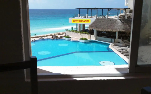 Ocean Front Suite, balcony, kitchen.