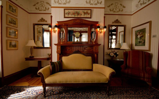 Victoria's Historic Inn