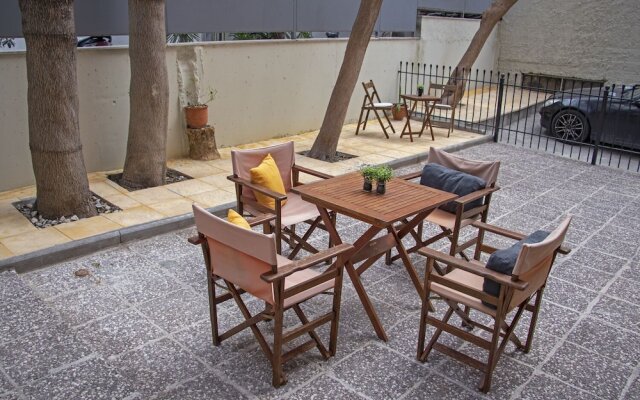 2-Bed Apartment/Private Back Yard In Thessaloniki