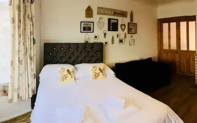 Cosy Inn Self-Contained Studio - Free Parking