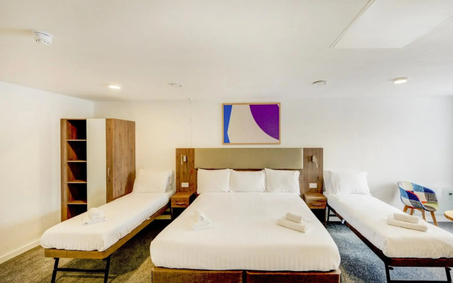 OYO Plymouth Central Hotel