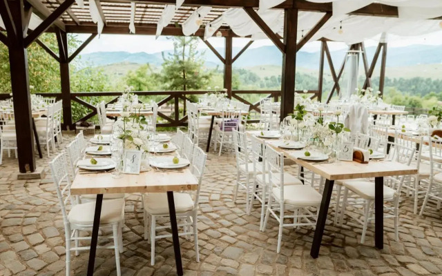 Potcoava Mountain Hideaway