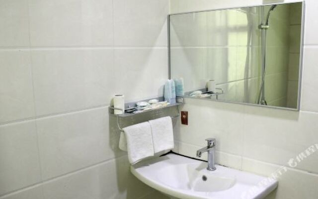Jining Qinghua Hotel
