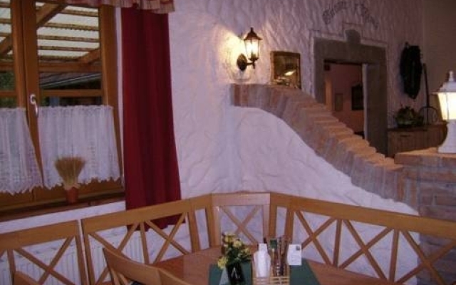 Gästehaus Hotel Pension & Heuriger Gmoana
