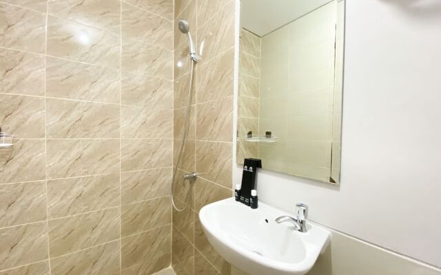 Chic And Cozy Studio Apartment At Transpark Juanda Bekasi