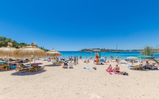 M&M - Apartment with sea views in Portocolom. Free WiFi