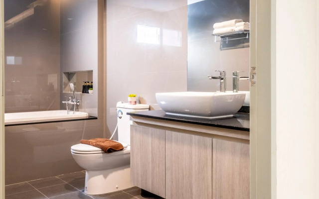 Sinsuvarn Airport Suite